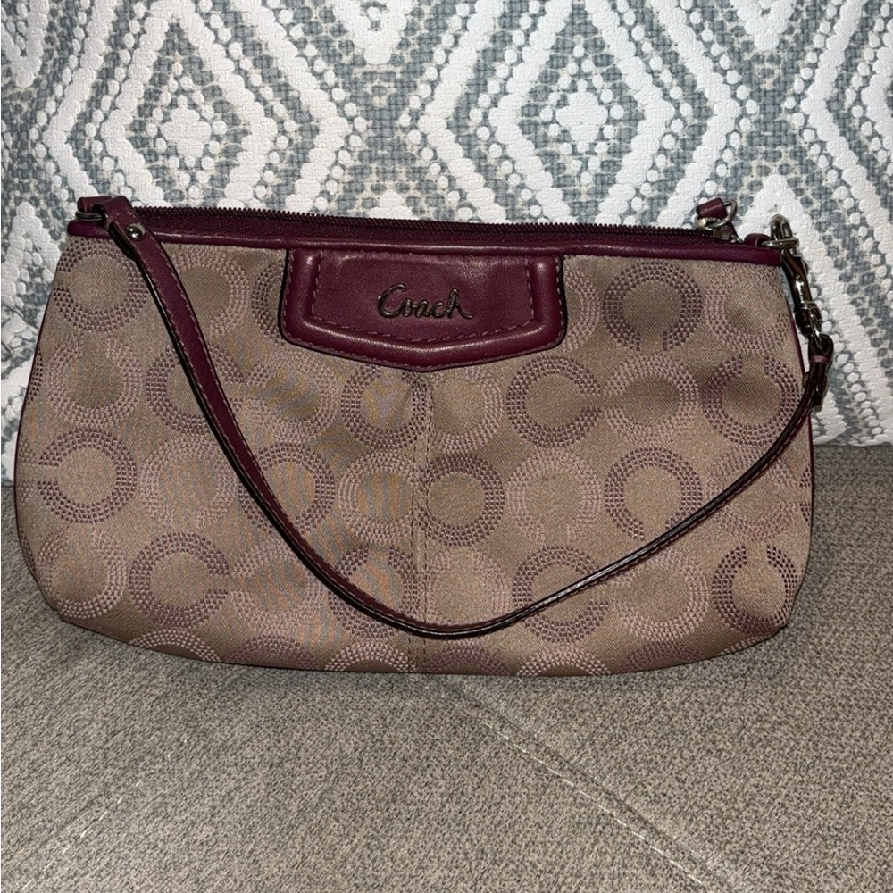 Coach wristlet/ clutch/ purse. Strap is convertable